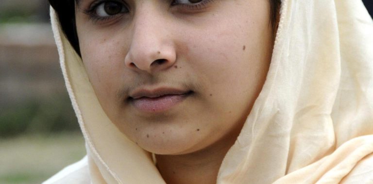 Malala Yousafzai Biography;Brave Pakistani School Girl