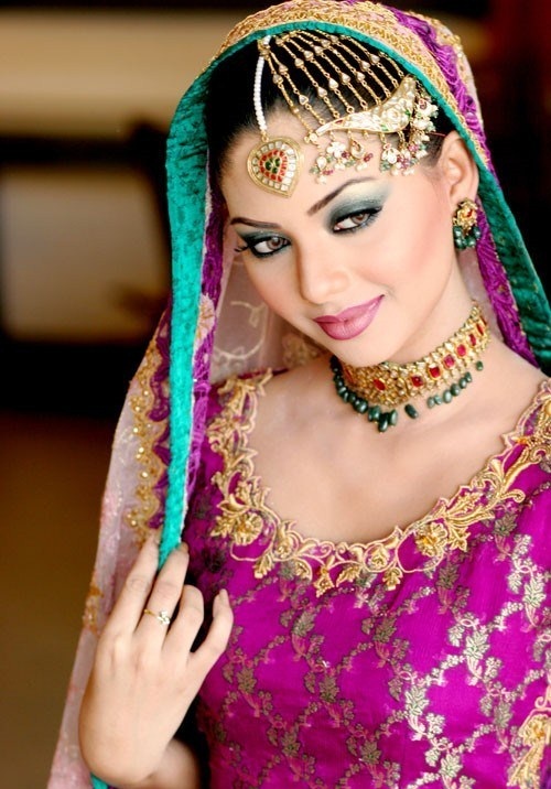 Pakistani Bridal Walima Makeup With Purpule Shade Color