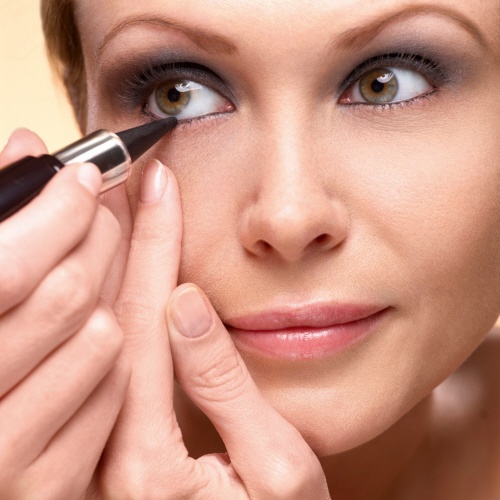 Kajal And Eyeliner apply procedure