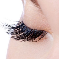 How To Grow Eyelashes Longer And Thicker At Home